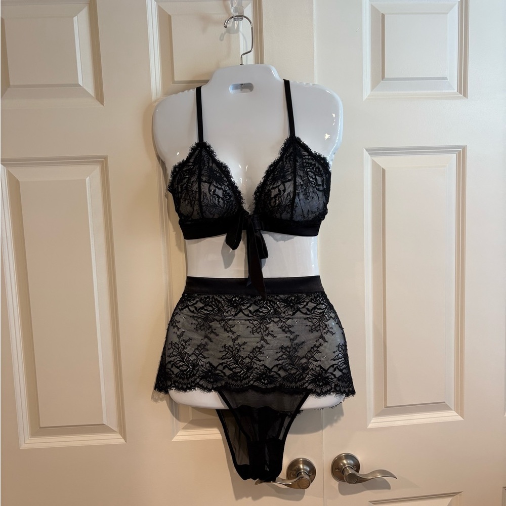 Mentionables Black  Lace Bra & Skirted Panty Set - Women's Intimates